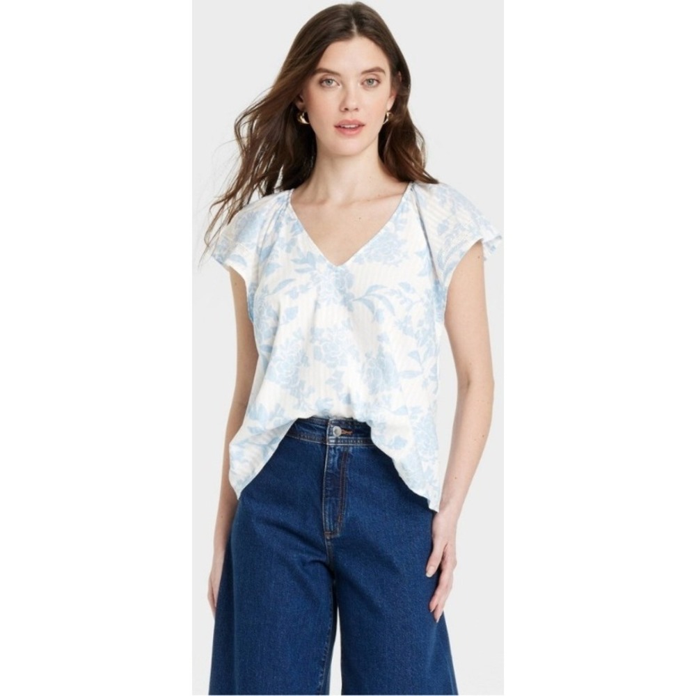 Universal Thread Floral Blouse V-Neck Short Sleeve Top White Blue XS NWOT